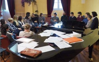 Maria João Pires and her assistents with all students